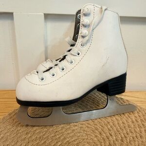 4/$25 • Vic Dream Figure Skates